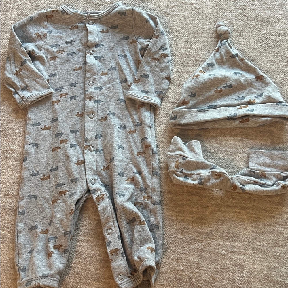 Gray Bear Print Baby Onesie, Hat and Sock Set